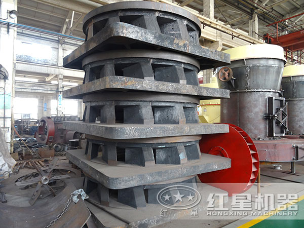 雷蒙磨粉機生產(chǎn)車間 雷蒙磨粉機生產(chǎn)車間