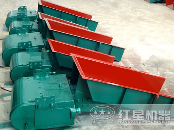 不同型號電磁振動給料機(jī) 不同型號電磁振動給料機(jī)