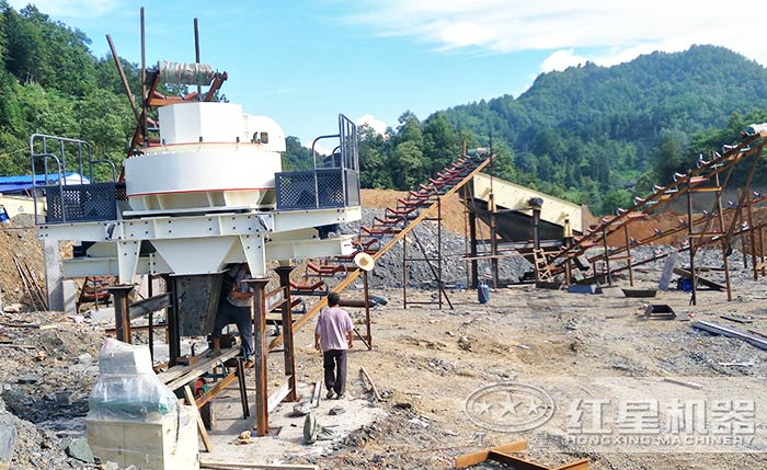 新型環(huán)保制砂機安裝現場 新型環(huán)保制砂機安裝現場
