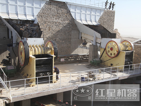 螢石礦破碎現(xiàn)場(chǎng) 螢石礦破碎現(xiàn)場(chǎng)