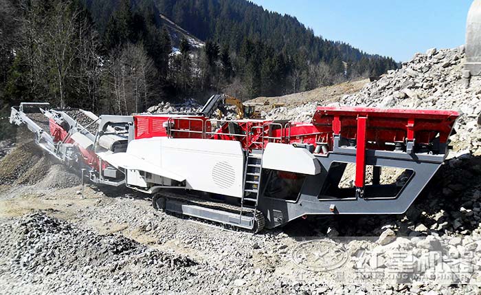 移動(dòng)履帶一體式環(huán)保制砂機(jī)現(xiàn)場(chǎng) 移動(dòng)履帶一體式環(huán)保制砂機(jī)現(xiàn)場(chǎng)