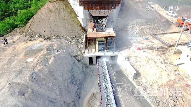 桐柏碎石現(xiàn)場使用912石仔機(jī)作粗破 桐柏碎石現(xiàn)場使用912石仔機(jī)作粗破