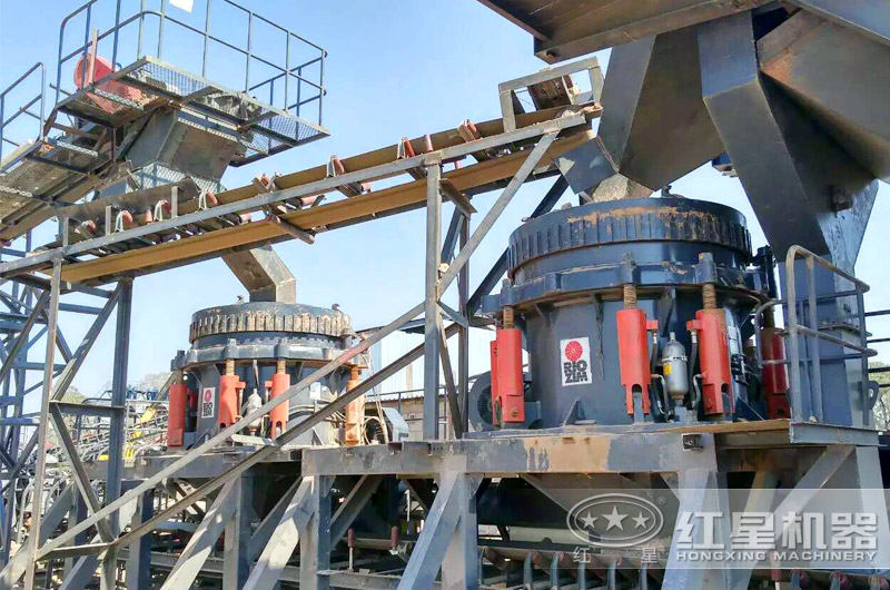 圓錐破碎機(jī)工作現(xiàn)場實拍