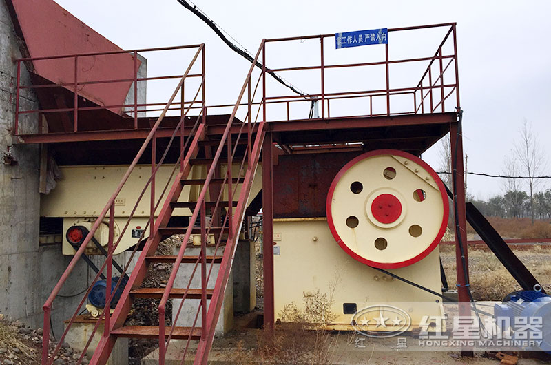 客戶(hù)前來(lái)參觀(guān)制砂機(jī)