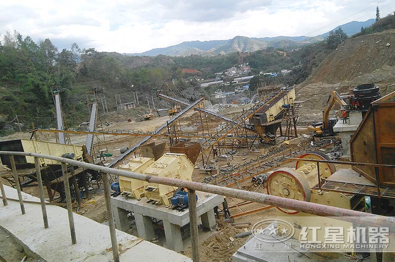 日產(chǎn)5000噸破碎生產(chǎn)線(xiàn)搭建現(xiàn)場(chǎng)