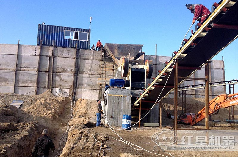 砂石破碎生產(chǎn)現(xiàn)場(chǎng) 砂石破碎生產(chǎn)現(xiàn)場(chǎng)