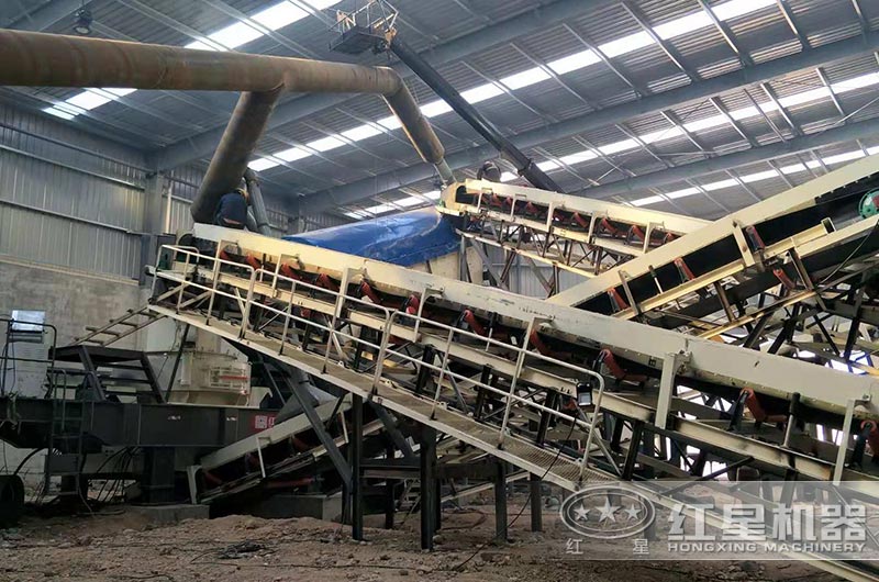 濟(jì)源花崗巖移動制砂生產(chǎn)現(xiàn)場