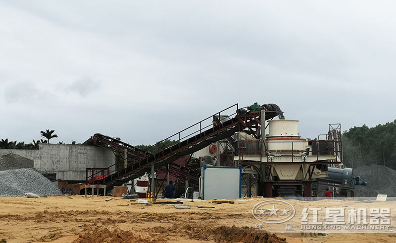 大型制砂機(jī)工作現(xiàn)場 大型制砂機(jī)工作現(xiàn)場