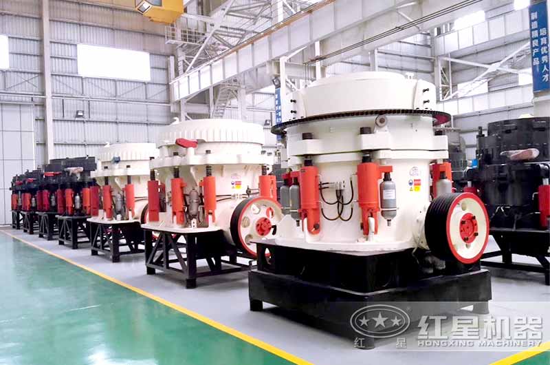 二級(jí)破碎設(shè)備圓錐破，前期投資成本高，后期運(yùn)行成本低