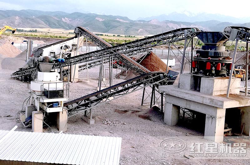 花崗巖生產線現(xiàn)場，圓錐破和制砂機