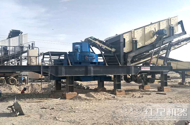 移動(dòng)式石英石制砂機(jī)生產(chǎn)現(xiàn)場，一機(jī)抵一條生產(chǎn)線