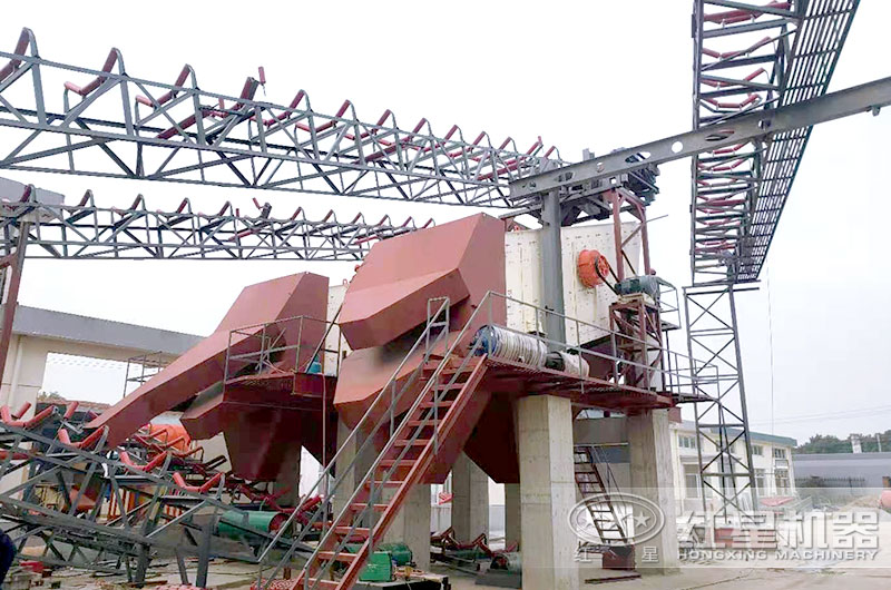 現(xiàn)場(chǎng)實(shí)拍，圓振動(dòng)篩