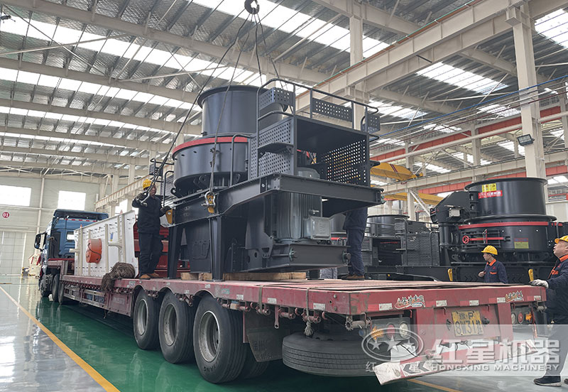 紅星機器沖擊破碎機廠家直銷，發(fā)貨現(xiàn)場