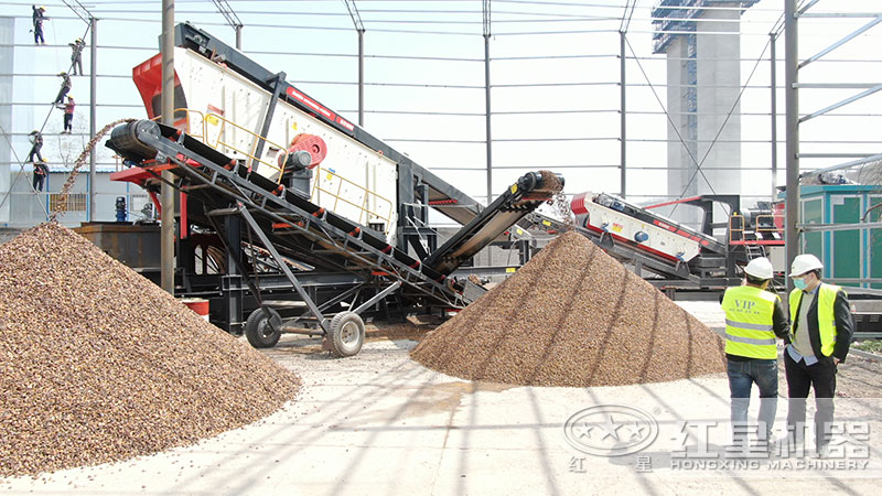 石塊破碎設備配置的移動生產(chǎn)線現(xiàn)場