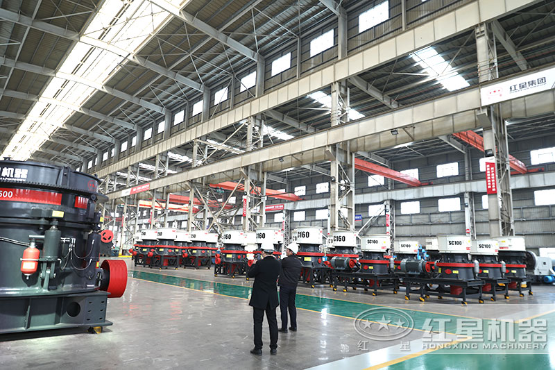 毛石破碎機(jī)價(jià)格實(shí)惠，客戶來(lái)紅星考察